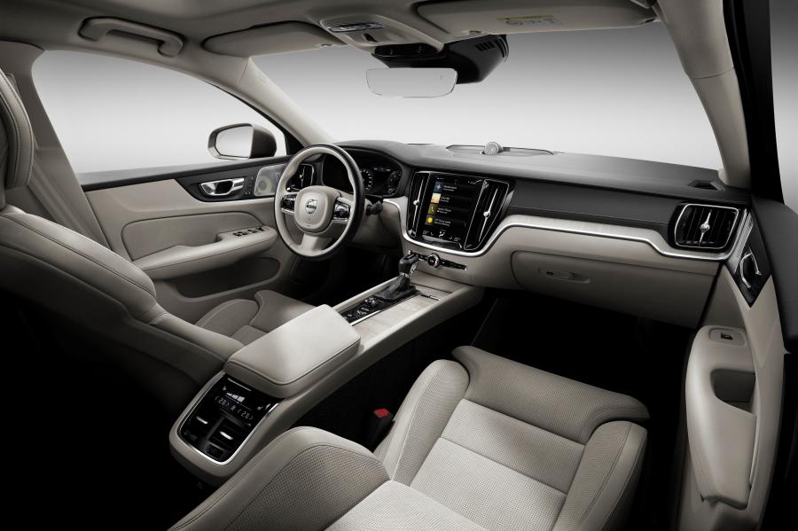 Торпедо Volvo S60 T6 Inscription 2018 года  (WW) (фото 28 из 65)